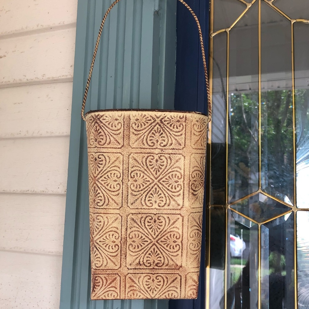 🍂Embossed wall tin🍂